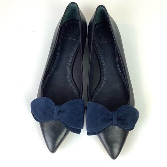 TORY BURCH NAVY LEATHER BOW LOGO POINTY BALLERINA FLATS - Picture 4 of 14